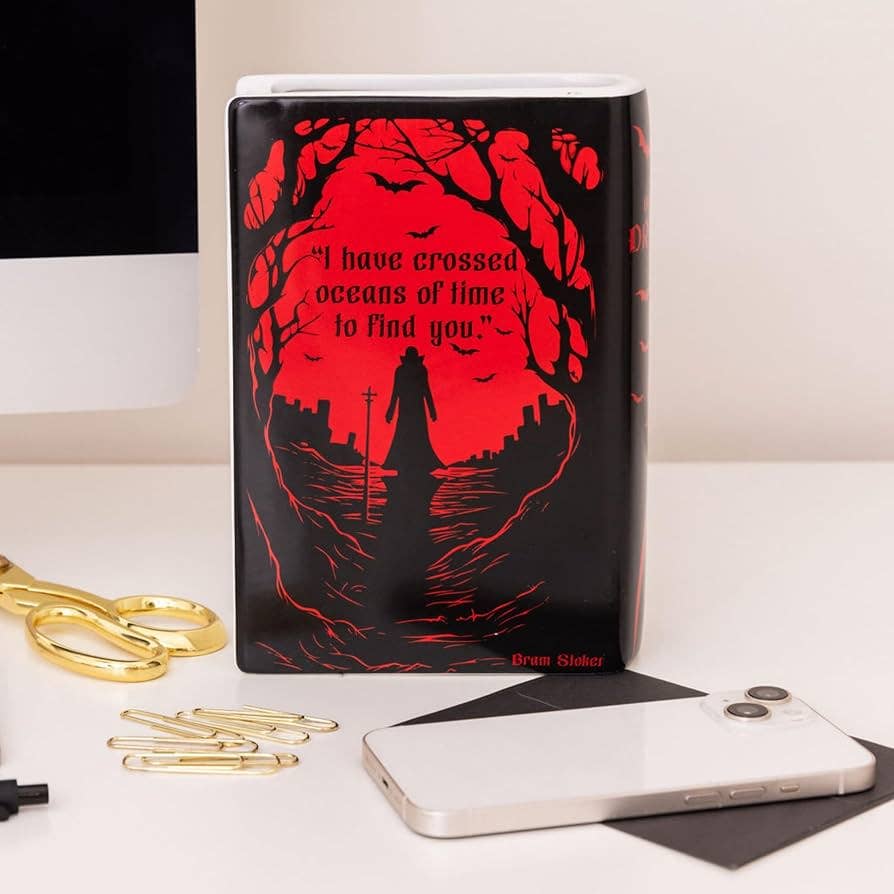 Hexbomb ltd - Wholesale Vase - Bram stokers Dracula book vase2