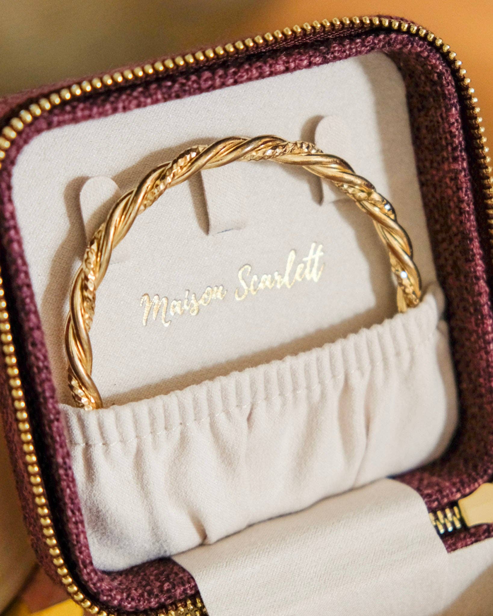 Maison Scarlett - Wholesale Jewelry Box/Organizer - Corinne linen travel jewelry box10