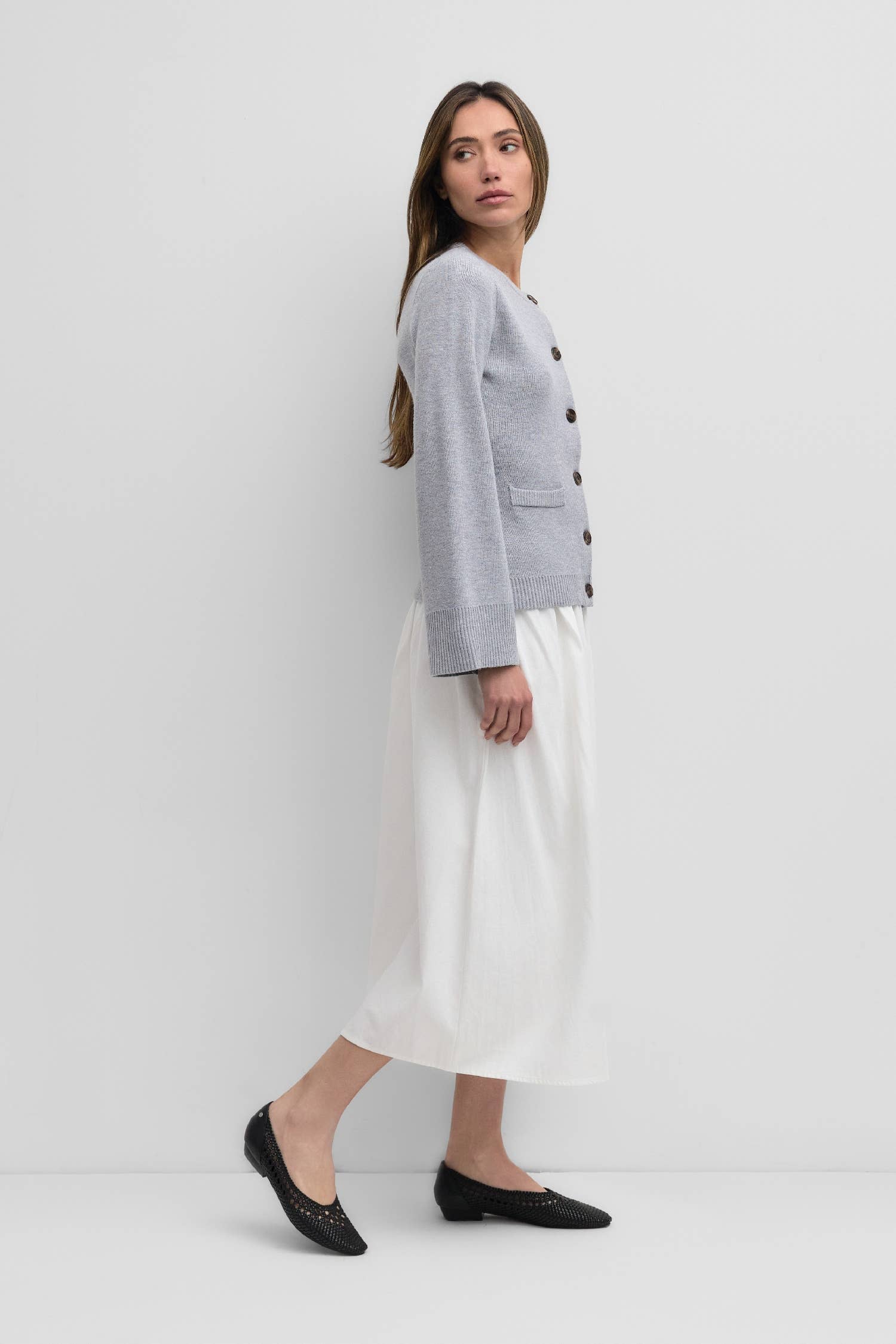 MOD REF – Engroshandel Cardigan - Dame – The Tyler Cardigan | Kvindesweater med klokkeærmer og knapper35