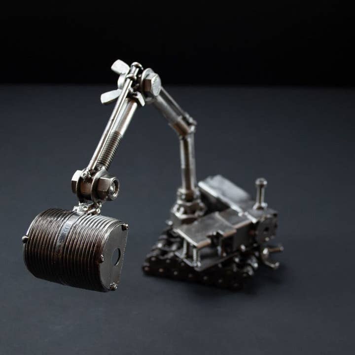 Metal Relic – wholesale Sculpture – Steel Excavator Figurine, Metal Art Sculpture1