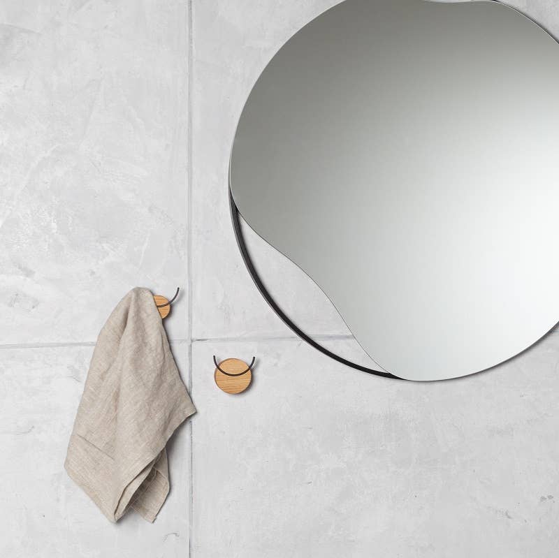 NAMUOS – Engroshandel Vægkrog – Træ vægkrog DEER - egetræ og sort stål, 2 størrelser3