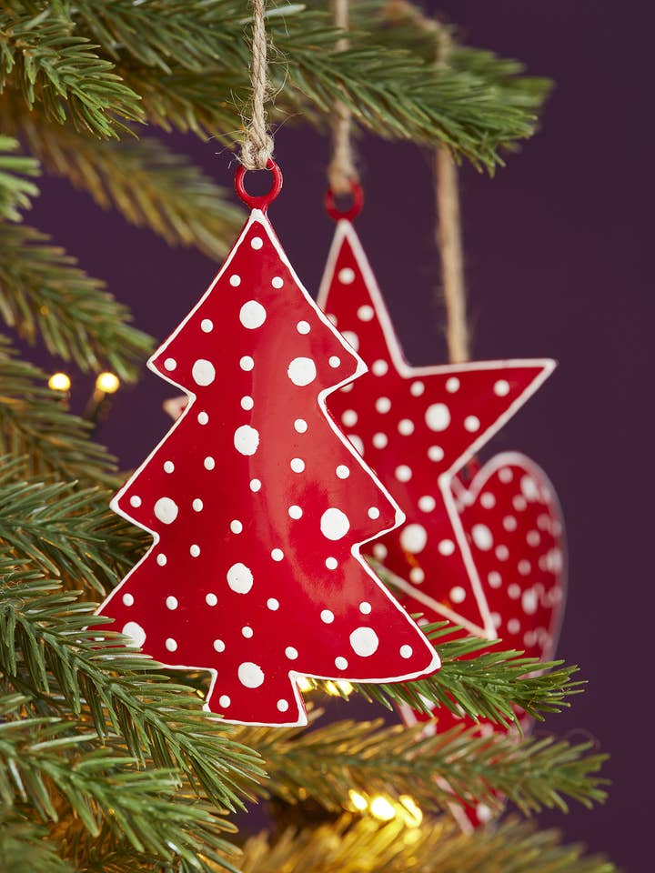 Decorazione natalizia albero rossa con finitura a pois, ferro dipinto a mano per la vendita all'ingrosso da parte di Namaste