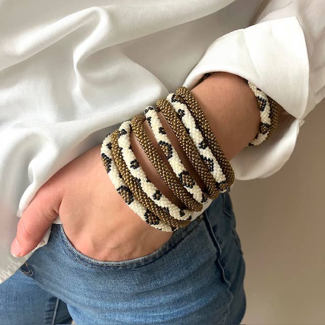 Luna-Leena - handmade in Nepal - Wholesale Beaded Bracelet - Beaded bracelet roll - gold - adult - glass beads1