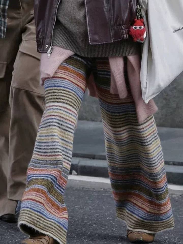 Pantalon décontracté à larges jambes rayé pour la vente par Mccolin