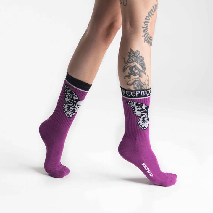 Violetta sockor med dödskalle och vingar för wholesale av Keepacewear. srl