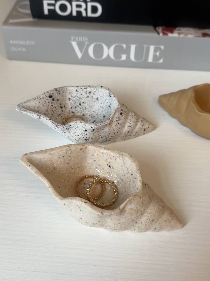 conch trinket dish for wholesale by Luxe Home Decor Ltd