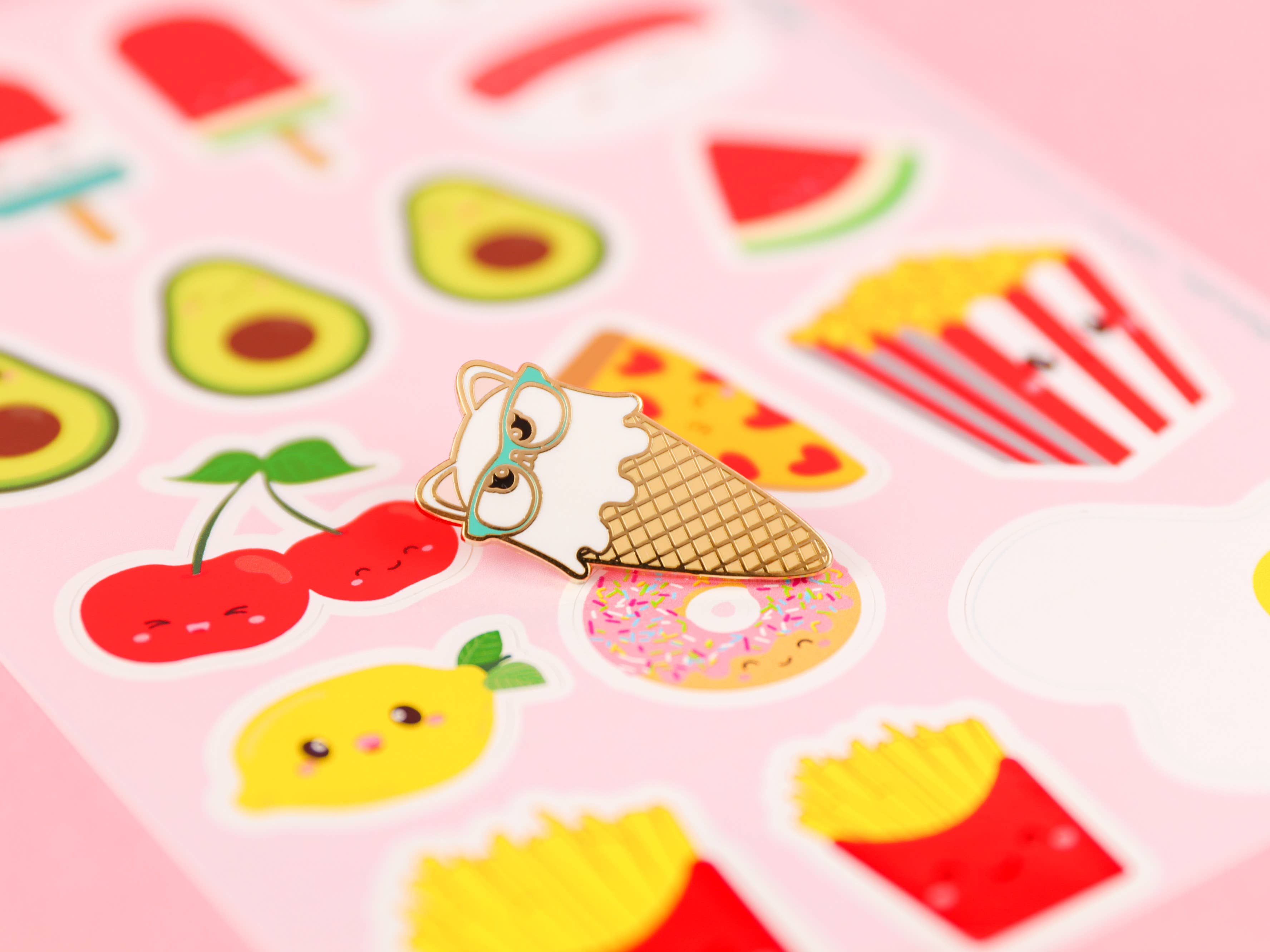 Studio Inktvis - Wholesale Lapel Pin/Button - Cat Ice cream Enamel pin4