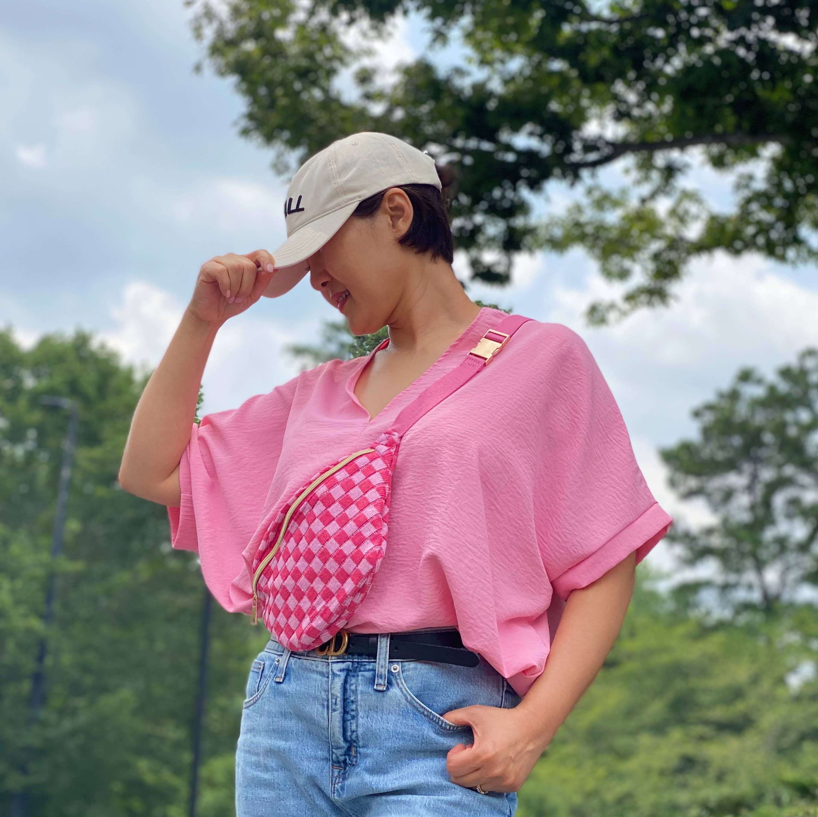 Ellison+Young – wholesale Midjeväska - Dam – Check Yourself bältesväska i rutmönstrat stickat material14