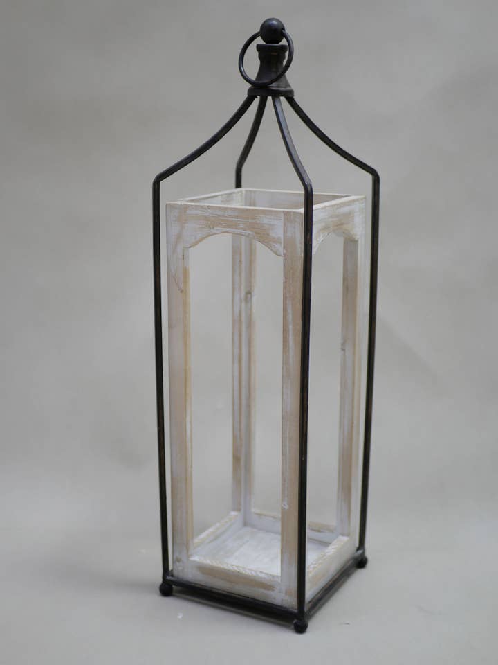 Lanterne en bois blanchi et métal 6,5 x 6,5 x 23,25 pour la vente par The Light Garden Collection