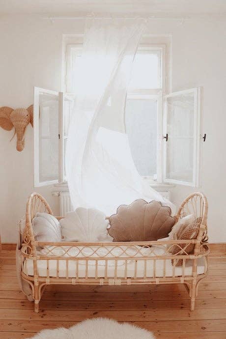 Moi Mili – Großhandel Zierkissen – Weiße Muschel-Kissen aus weichem Samt2