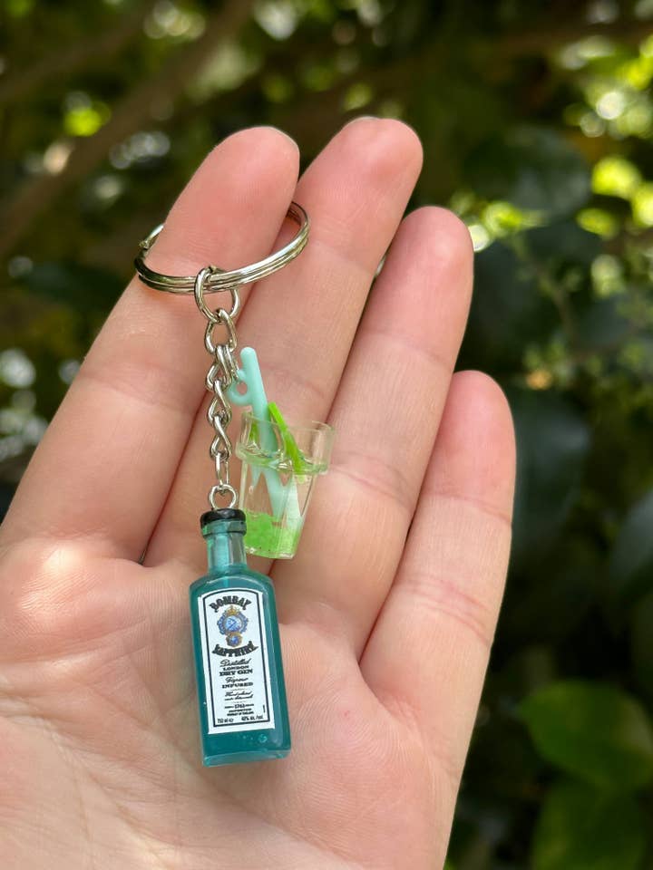 Mini Bombay Sapphire Gin Keychain – Fun Gift for Gin Lovers for wholesale by Arcfo Jewelry