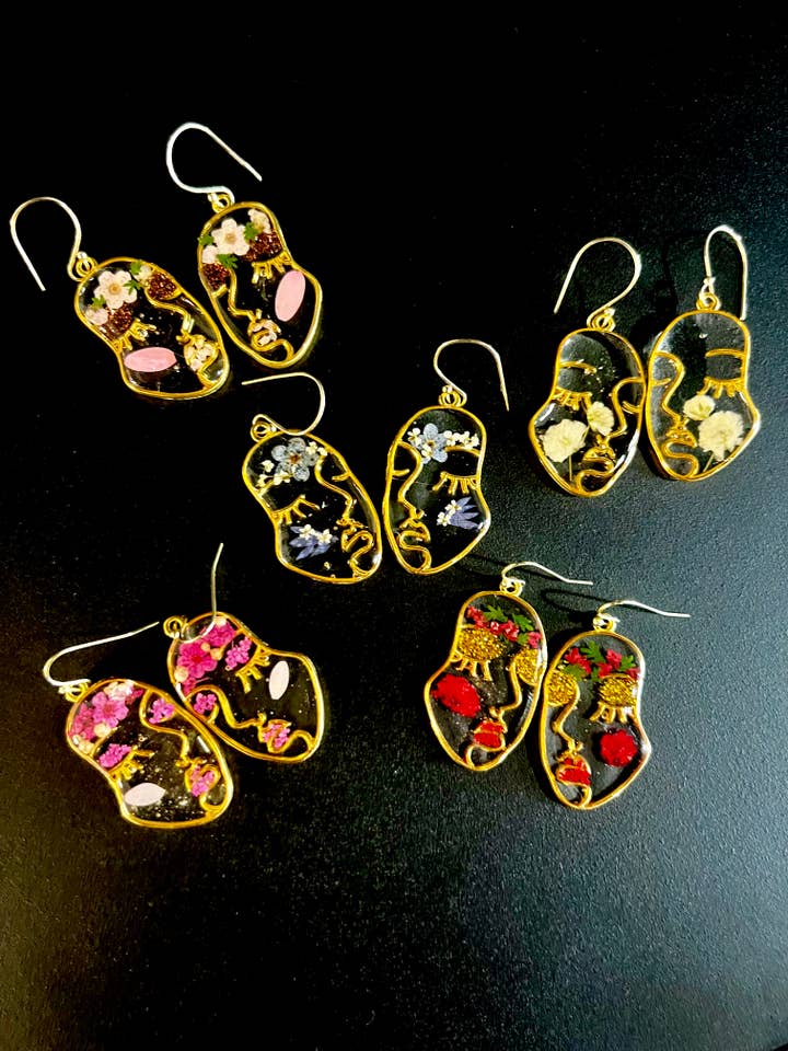 Five Pack- GOLD - Pressed Flower in Resin Face Earrings for wholesale by Fonté Fleur
