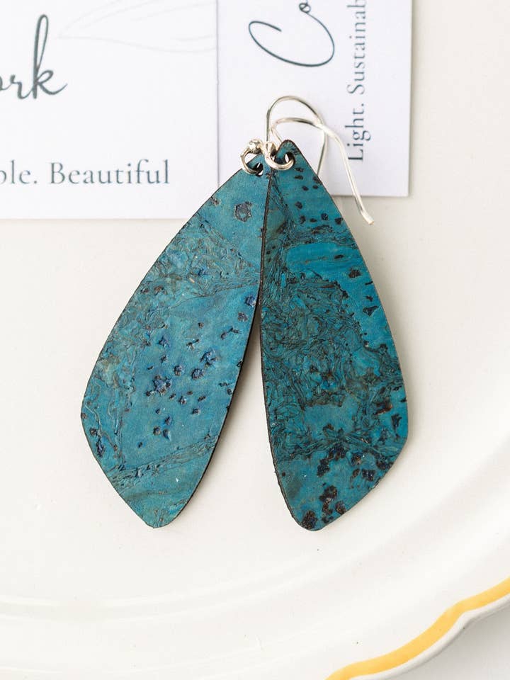 Pendientes de Corcho en Azul Teal Profundo - Ala Grande para venta al por mayor de Hello Lovely Cork Co.