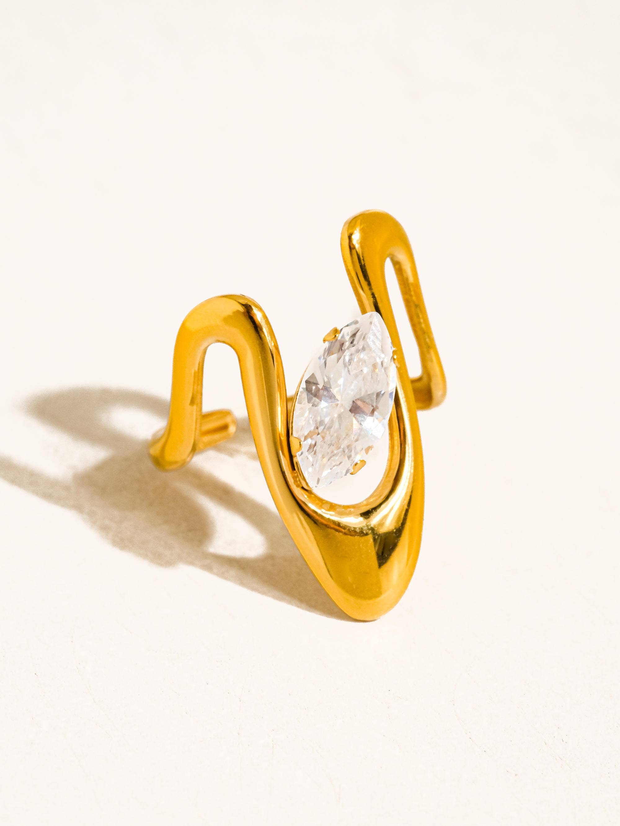 Or jaune Bague ouverte Vana en or 18K non ternissable avec marquise CZ en vente sur Faire1