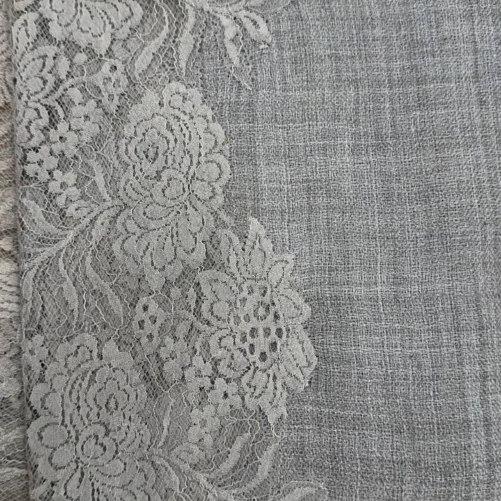 Nøgen Blondetørklæde for engroshandel hos Monisha Melwani Jewelry