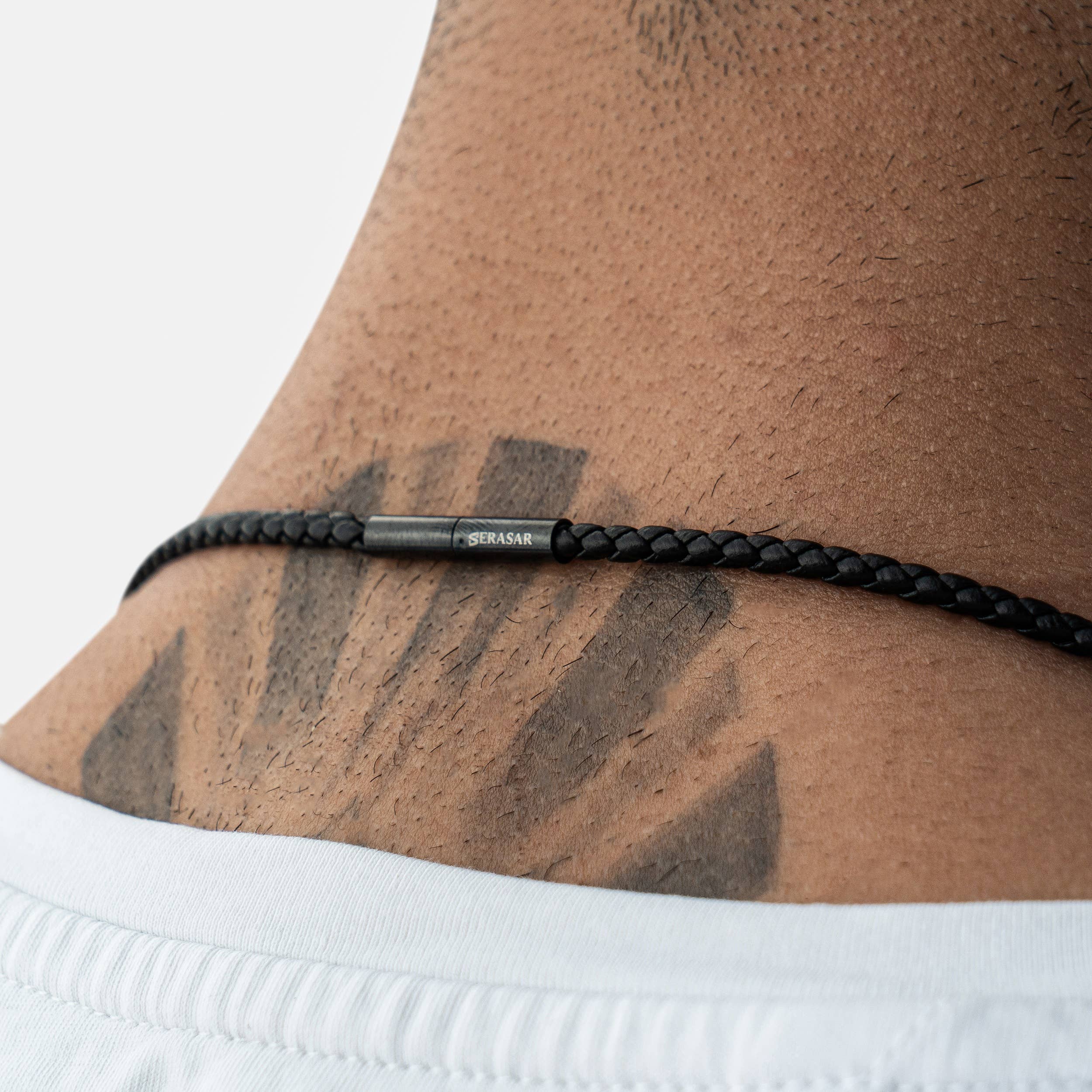 SERASAR – Engroshandel Smykker - Herre – Læder halskæde „Cross“ - sort - N0106