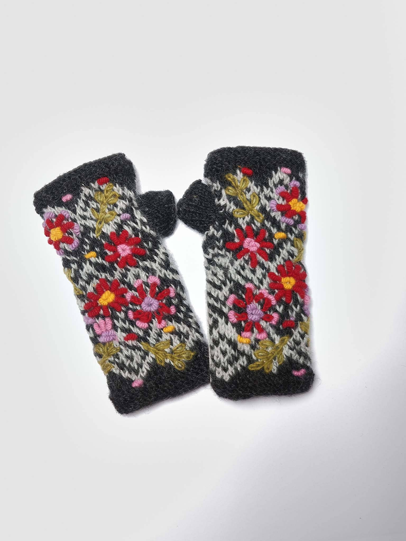 Windhorse Trading Inc – wholesale Mössa - Dam – Broderi Violett Ull Familj_582