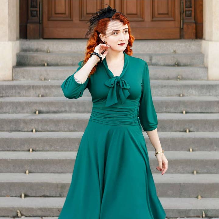 Vestido Casual com Laço Sandra em Verde Esmeralda por atacado de Dolly & Dotty