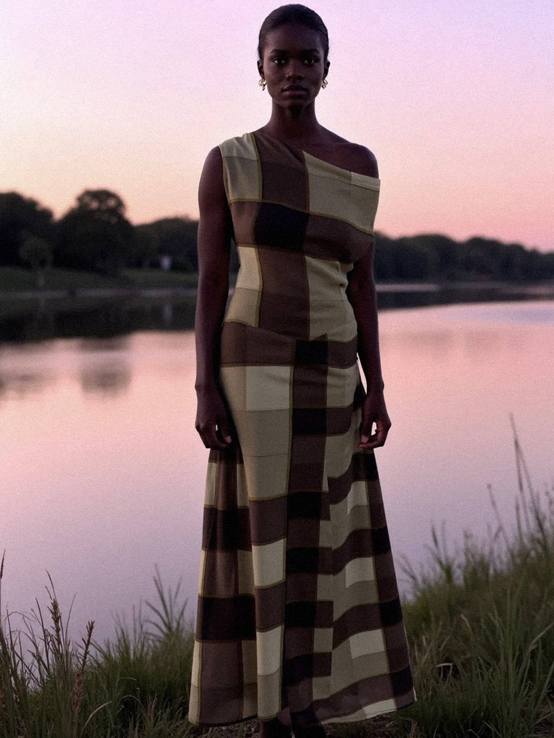 CARMEN SAYS - Wholesale Dress - Women's - Vestido largo de ocasión a cuadros reales marrón y verde5