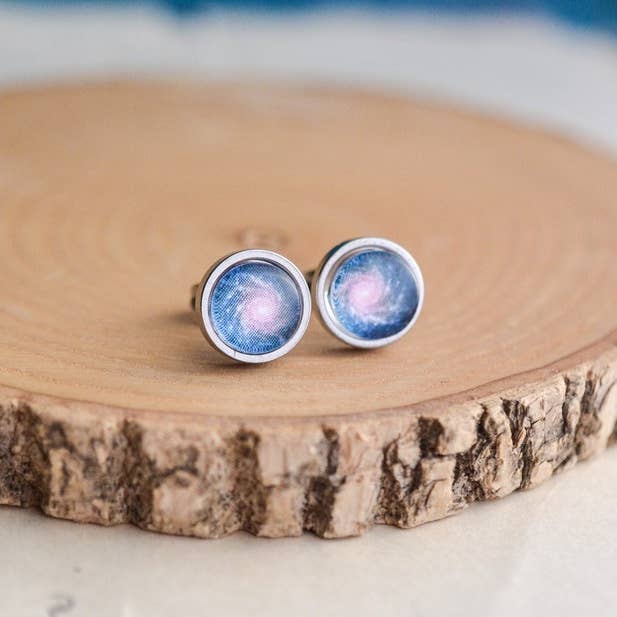 Zierliche Galaxie-Ohrstecker für den Großhandel von Livin Freely