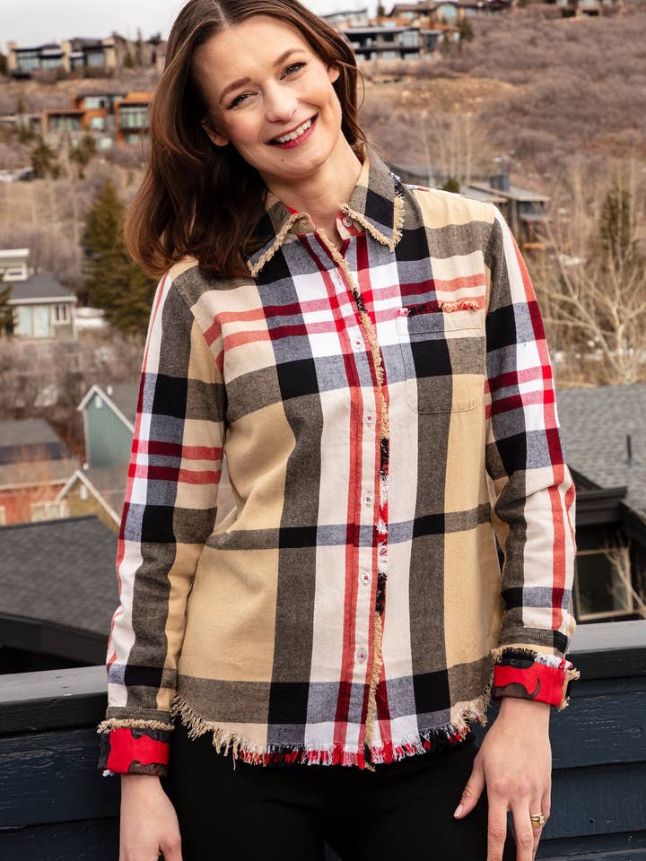 Tunica Cape Cod a quadri tinti in filo kaki e rosso per la vendita all'ingrosso da parte di Dizzy-Lizzie