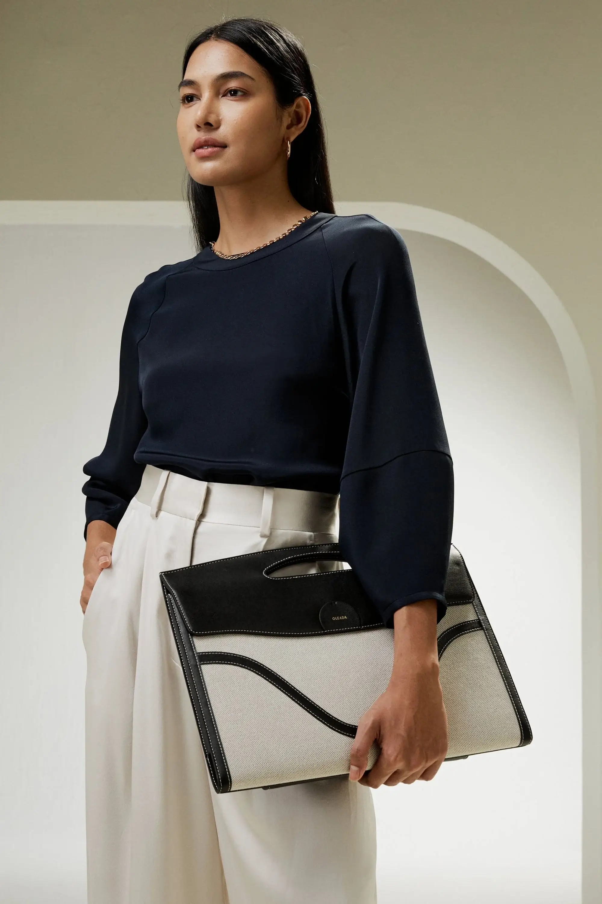 OLEADA - Wholesale Laptop/Tablet Case - Women's - Captain Laptop Sleeve: With Built In Stand & Removable Pouch16