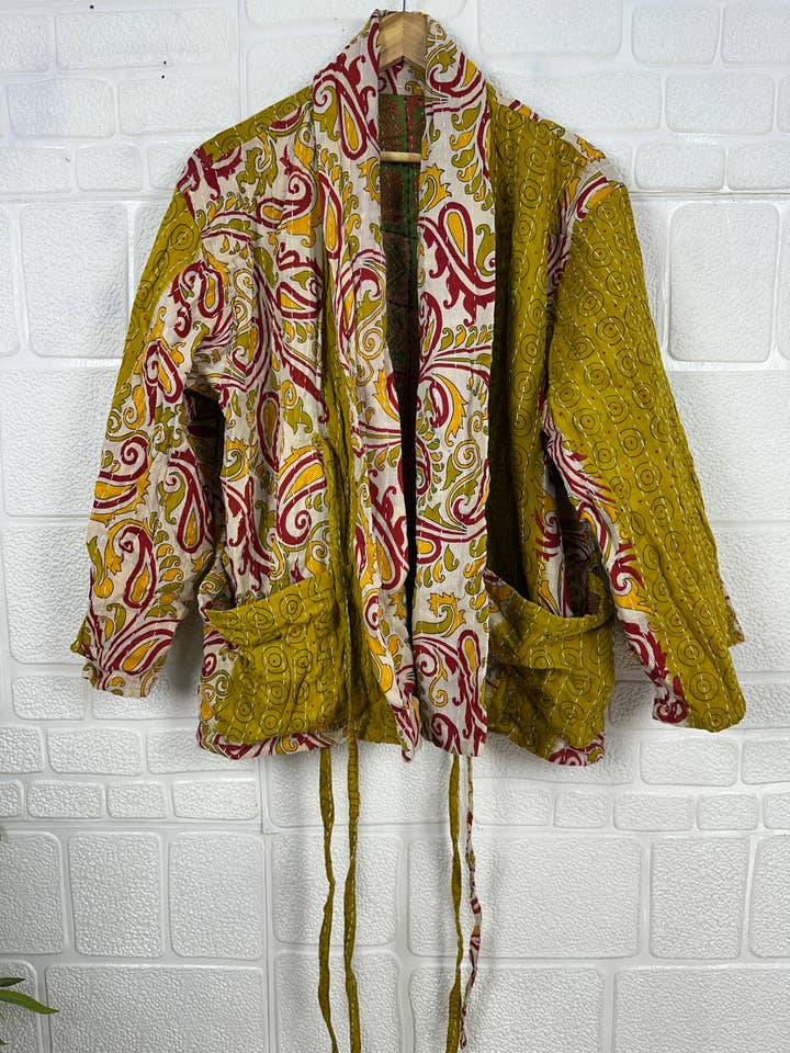 Chaqueta vintage Fine Kantha, única en su tipo, estilo bohemio corto para venta al por mayor de The Eastern Loom
