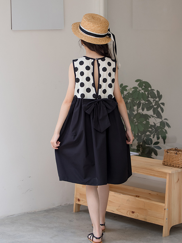 Schwarz Heiß verkaufendes Sommerkleid für Mädchen im modischen Stil mit Polka-Dots, ärmellos und mit farbigem Patchwork. für den Großhandel auf Faire3