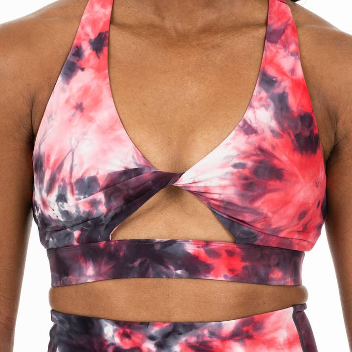 Soutien-gorge de sport rouge Signature Twist Galaxy pour la vente par Thick Athletics Apparel