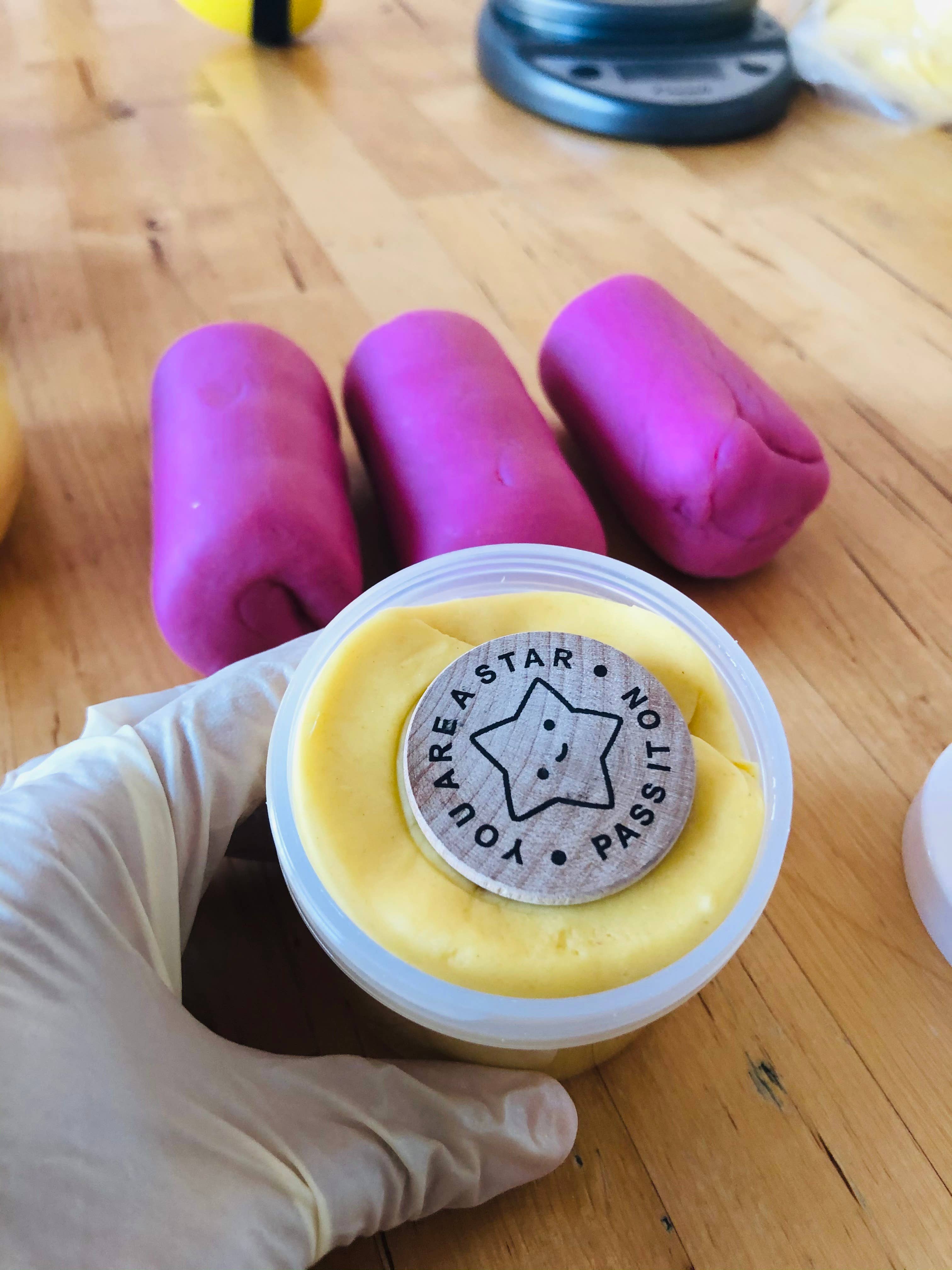 HAPPY DOUGH LUCKY - Wholesale Putty/Slime - Kids - Easter Play Dough Favor, Bunny Dough, Spring Dough, Easter B1