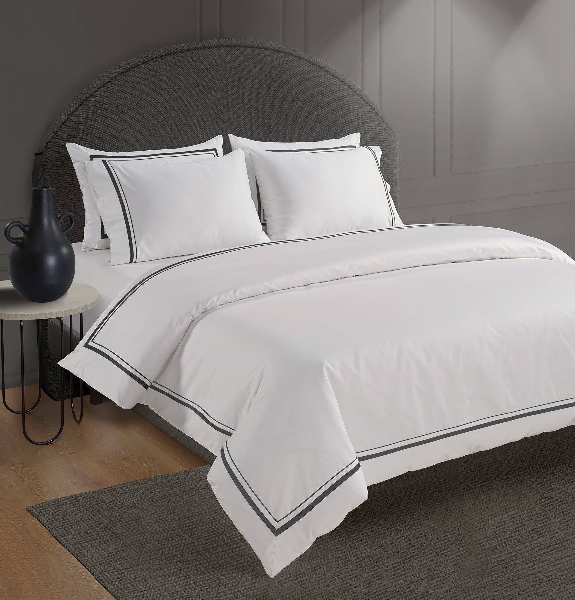800 Thread Count Egyptian Cotton Royalton LUXE Bedding Set - Jet Black for wholesale on Faire1