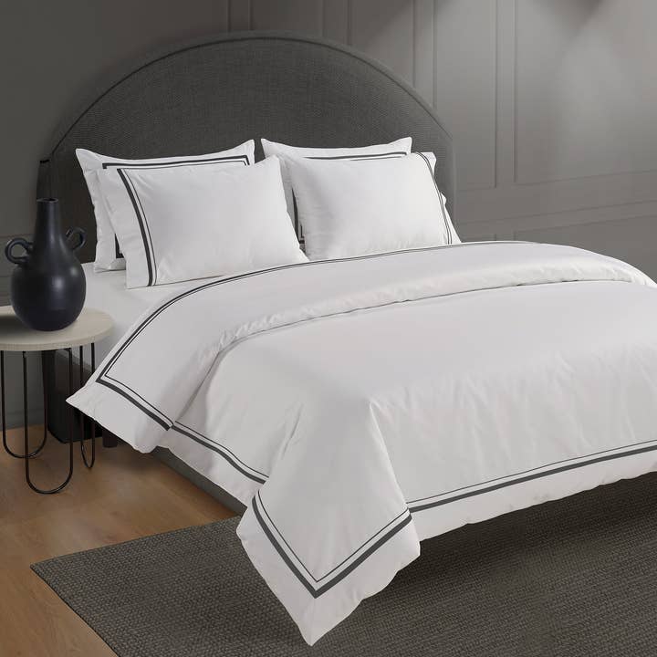 800 Thread Count Egyptian Cotton Royalton LUXE Bedding Set - Jet Black for wholesale on Faire1