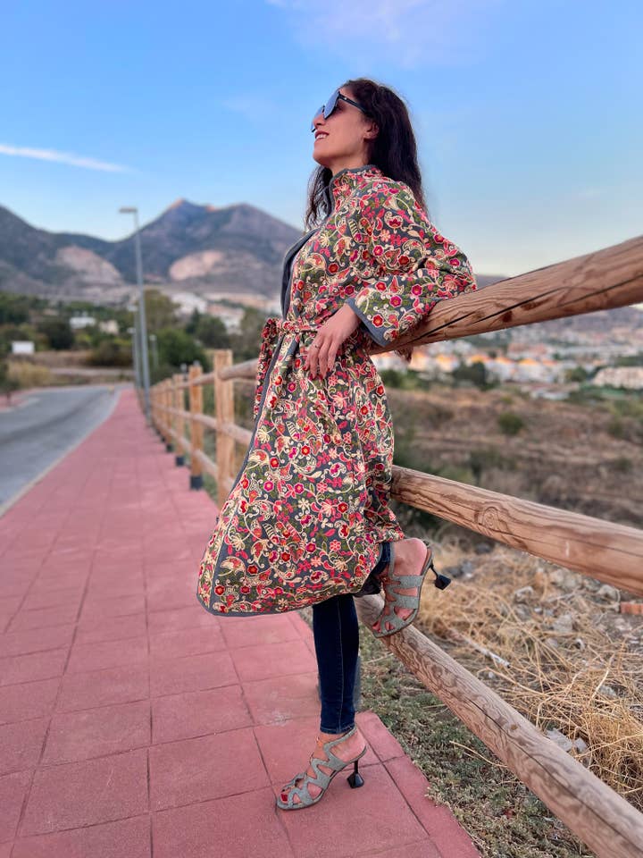 Lyxig broderad bomullskimono, damrock, kimonos för wholesale av Kinomy