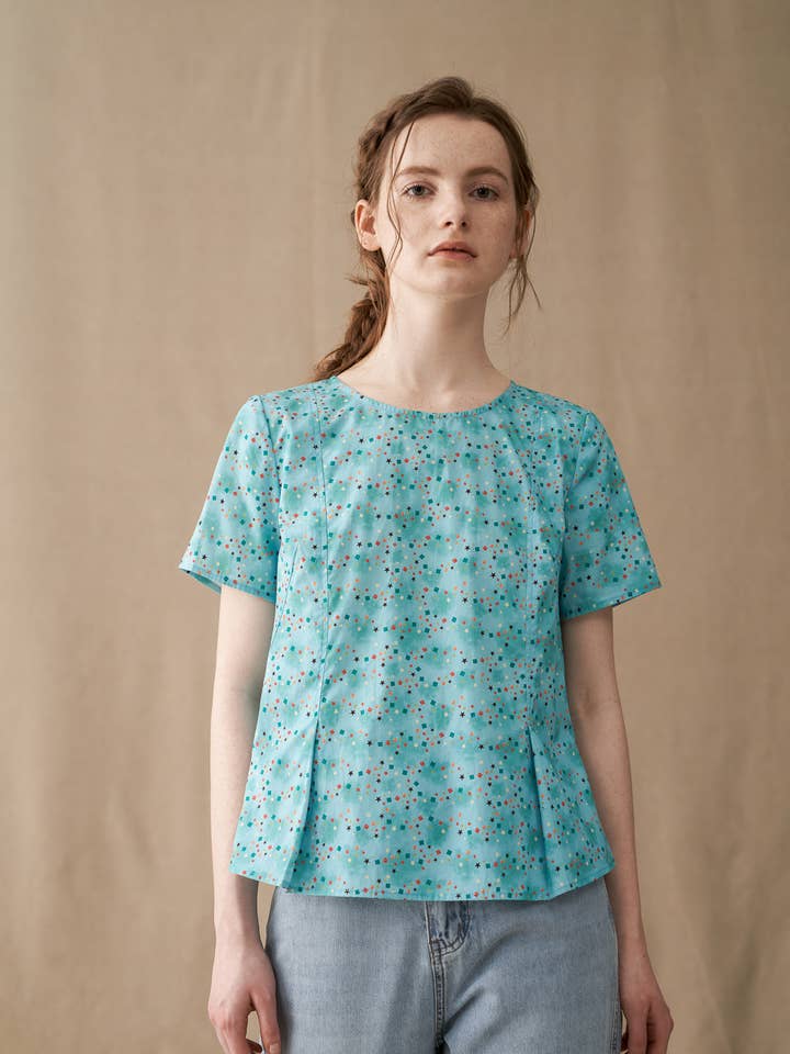 Parte superior acampanada Arica Moving Geometry para venta al por mayor de RWBE