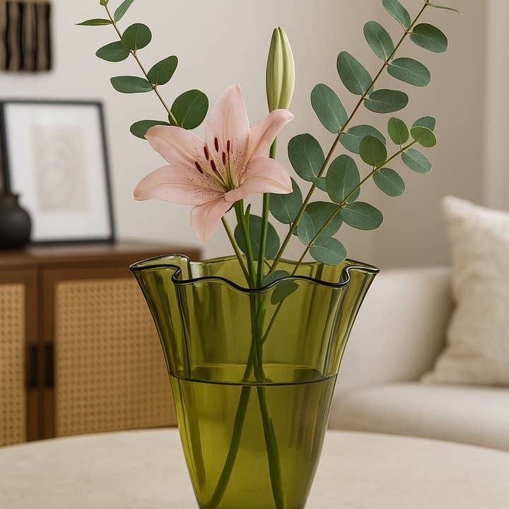 Signature Home Collection GmbH – wholesale Vas – Grön vågig glasvas i blomstermodell2