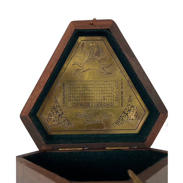 Madison Bay Co. - Historical Home Decor Reproductions - Vendita all'ingrosso Bussola - Bussola con meridiana in ottone anticato con scatola di legno, 4-1/2”1