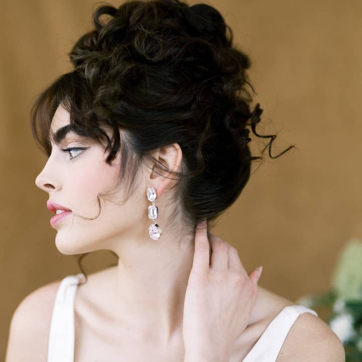 HEATHER Statement Krystal Dråbeøreringe for engroshandel hos Blair Nadeau Bridal Adornments