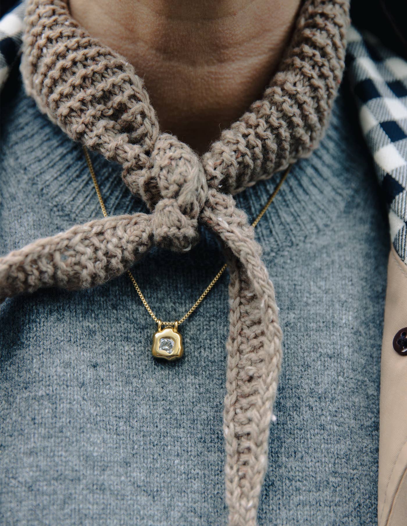 Nordic Muse - Venta al por mayor Collares con colgantes/abalorios - Collar con colgante fluido dorado y resistente al agua2