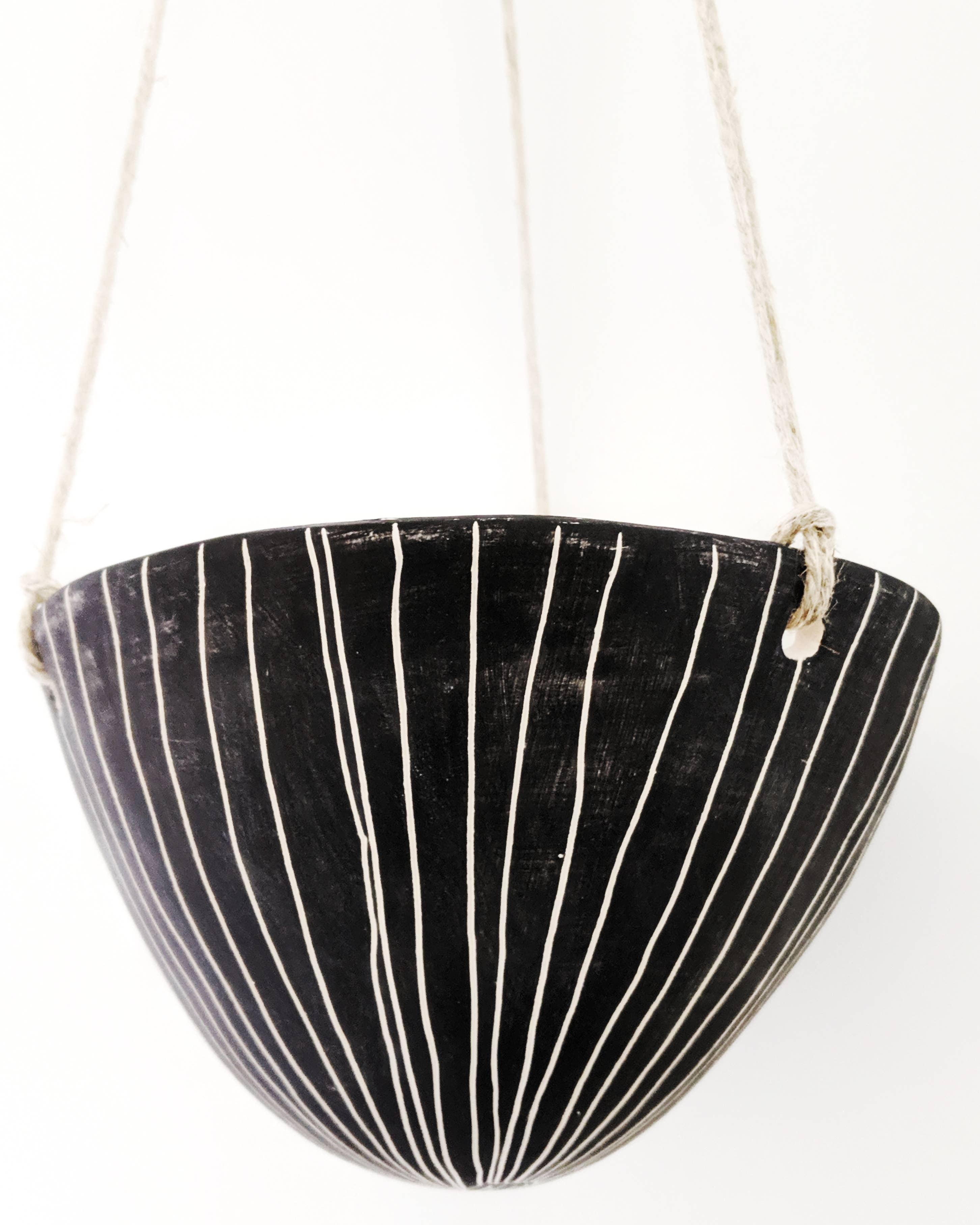 Half Light Honey - Wholesale Hanging Planter - Vertical Line Hanging Planter in Black & White2