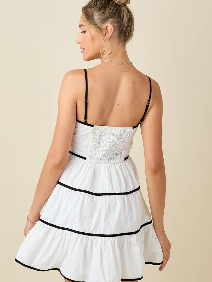 VIT/SVART Cami miniklänning med kontrastband för wholesale på Faire12