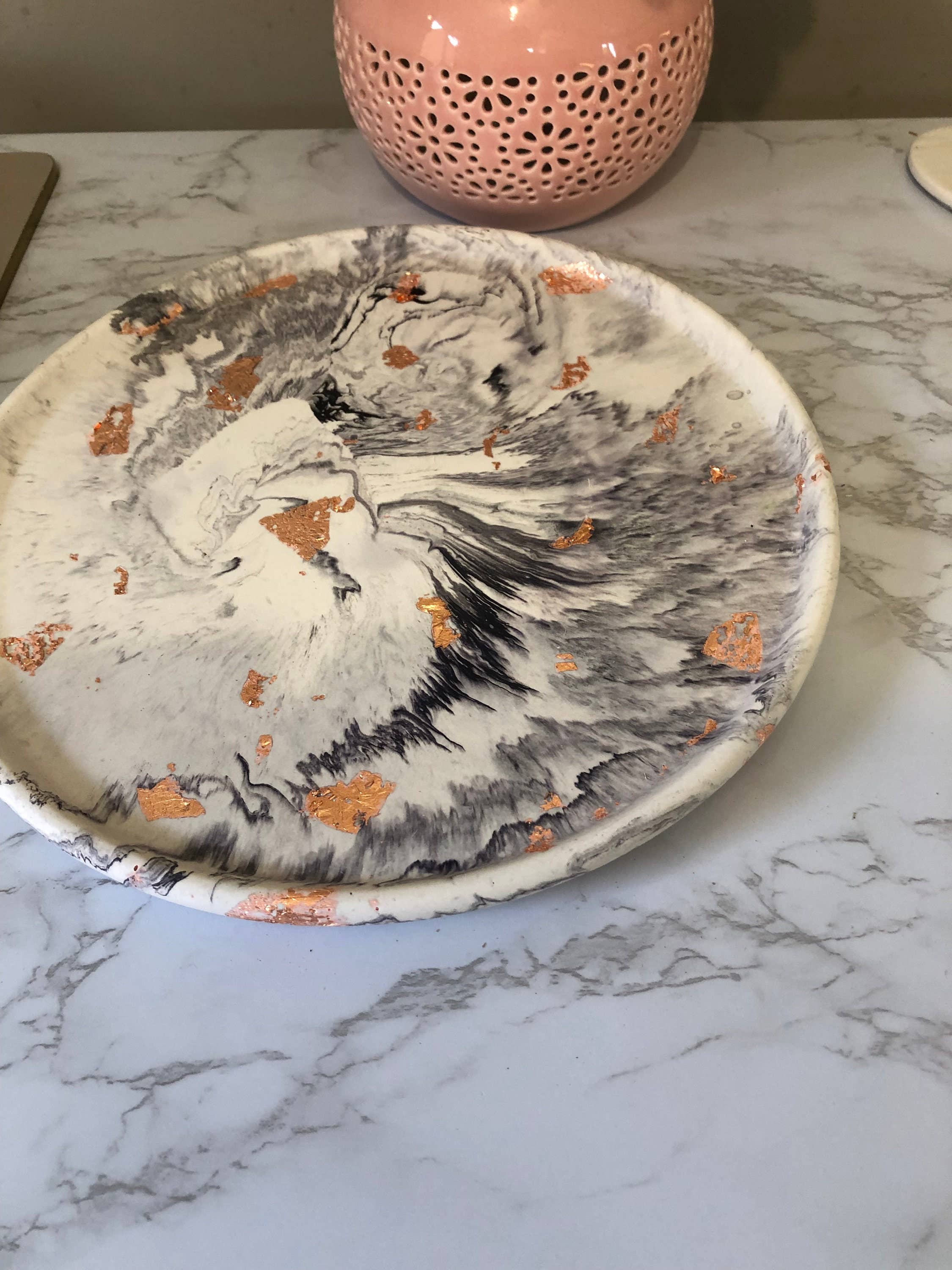 Eco Homeware Studio - Wholesale Decorative Tray - Handmade Jesmonite Large Circle Tray - Purple Marble Effect2