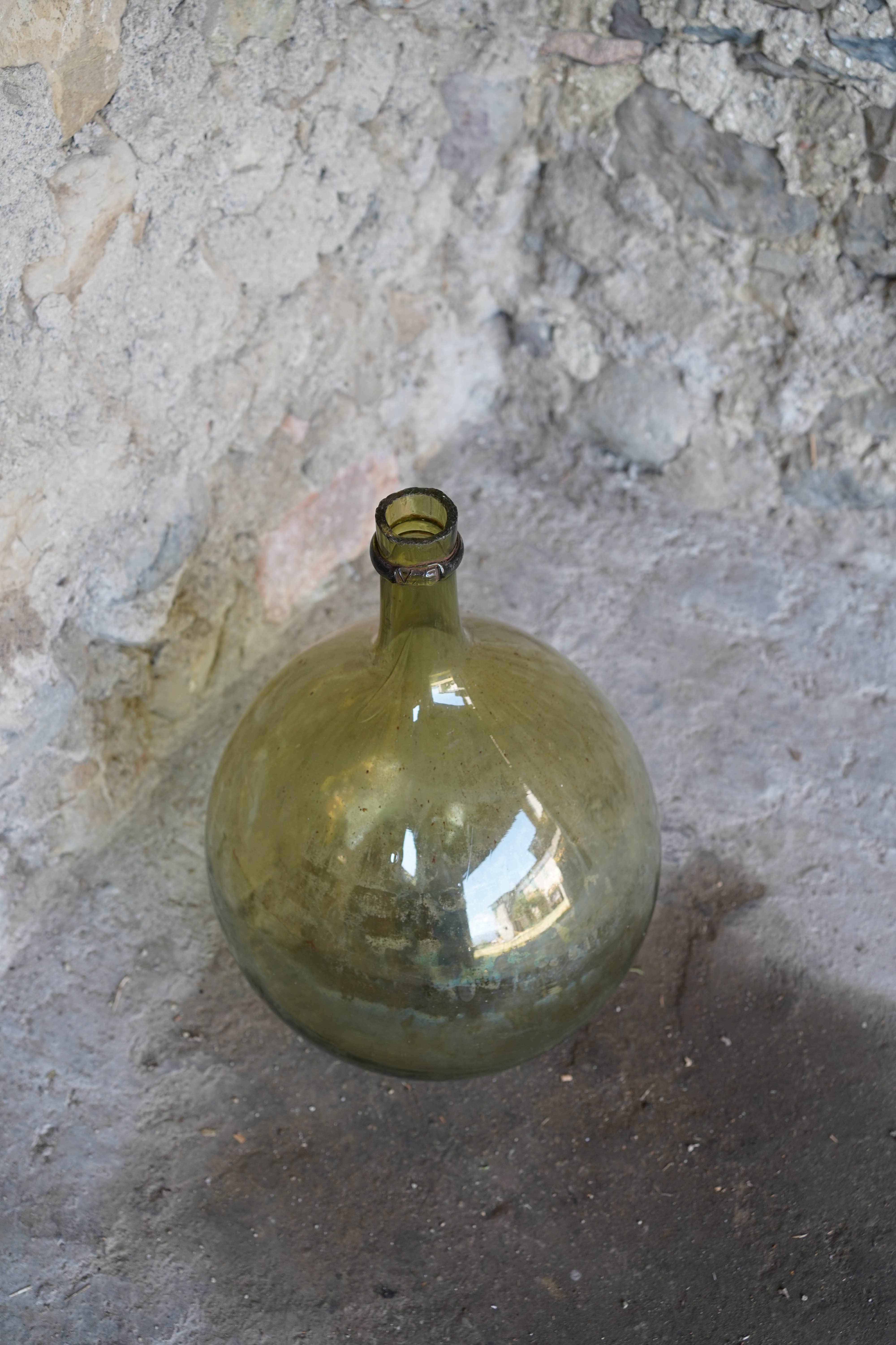 Petit truc – wholesale Decorative jar – OLIVE GREEN BROKEN-NECK DEMIJOHN1