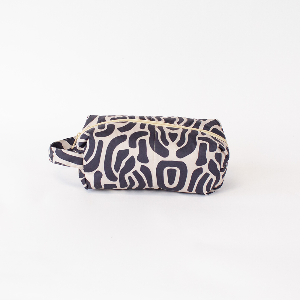Big Bite Studios - Wholesale Toiletry bag – Unisex - HAPPY POUCH CLUB — LARGE PUFFY TOILETRY BAG3