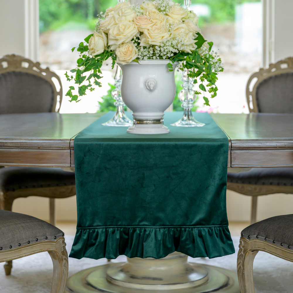 Arte Italica & Crown Linen Designs – Großhandel Tischläufer – Sneaker aus Samt mit Volant - Neue Farbe14