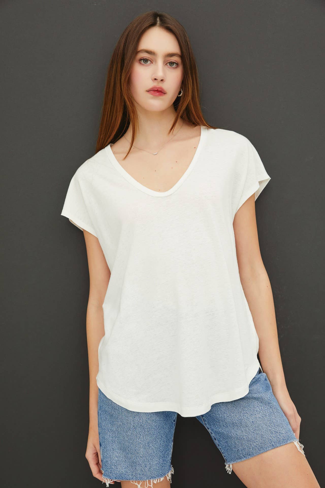 Be Cool - Wholesale T-Shirt - Women's - BACK RAW EDGE DETAILED V-NECK LINEN TEE17