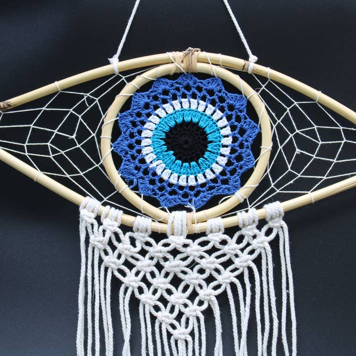 AW Artisan – wholesale Dreamcatcher – Dreamcatcher - Med Macramé Evil Eye Blue/White/Black1