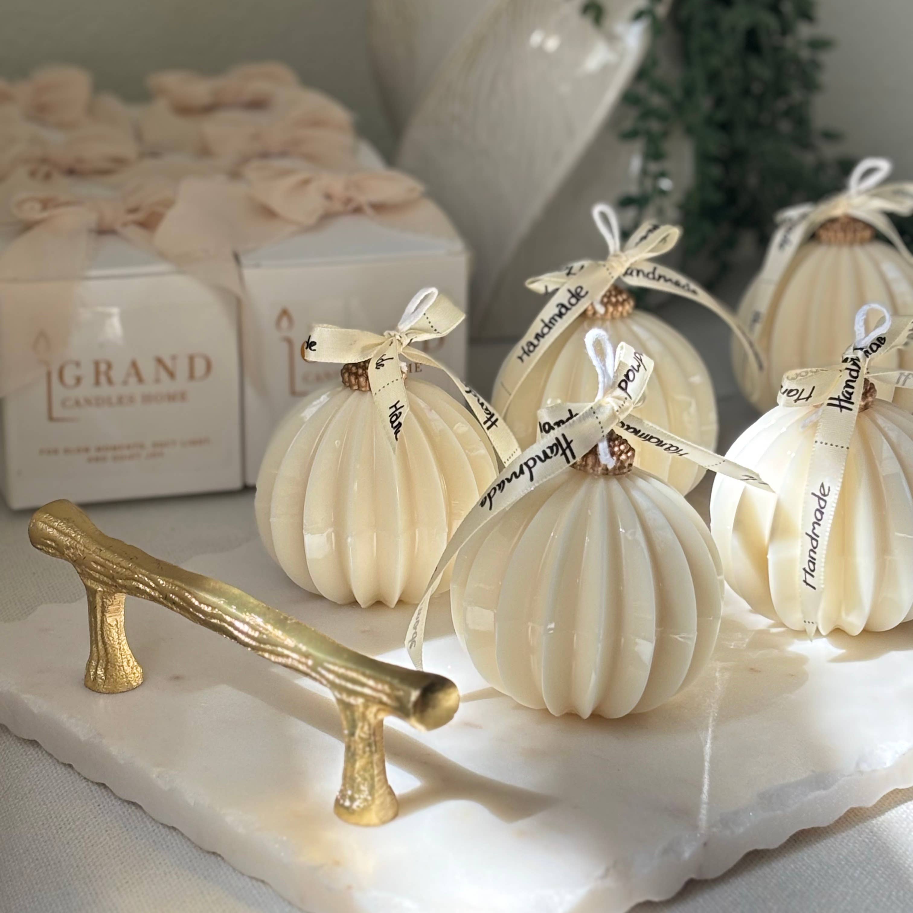 OH MY BOX – wholesale Pillar candle – Holiday Round Candle | Cozy Home Christmas Gift4