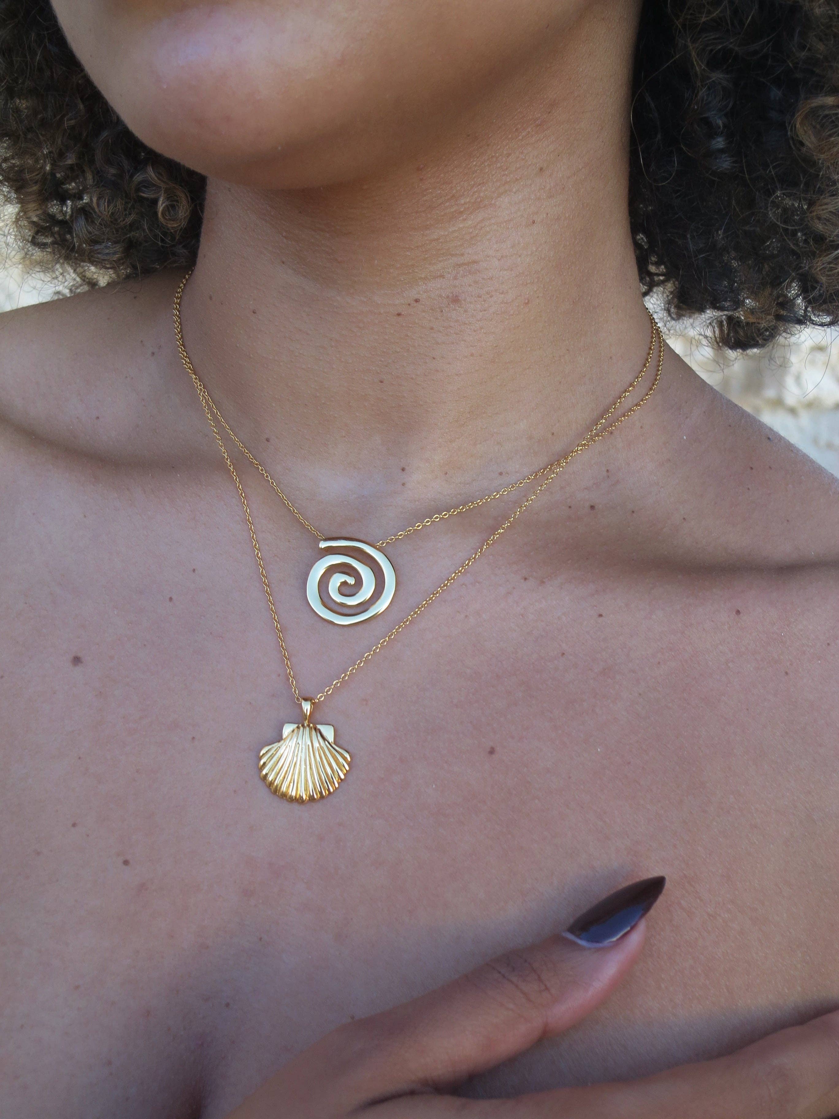 Malakai the Label - Wholesale Pendant/Charm Necklace - Sun Shell Necklace in 18k Gold Vermeil4
