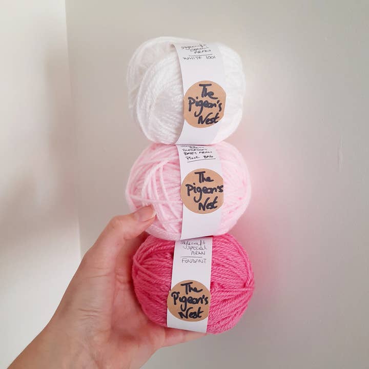 The Pigeon's Nest – Artigos de tricô/crochê por atacado – Kit de Croché Joy Cowl | Presente DIY de Cachecol Rosa para Iniciantes4