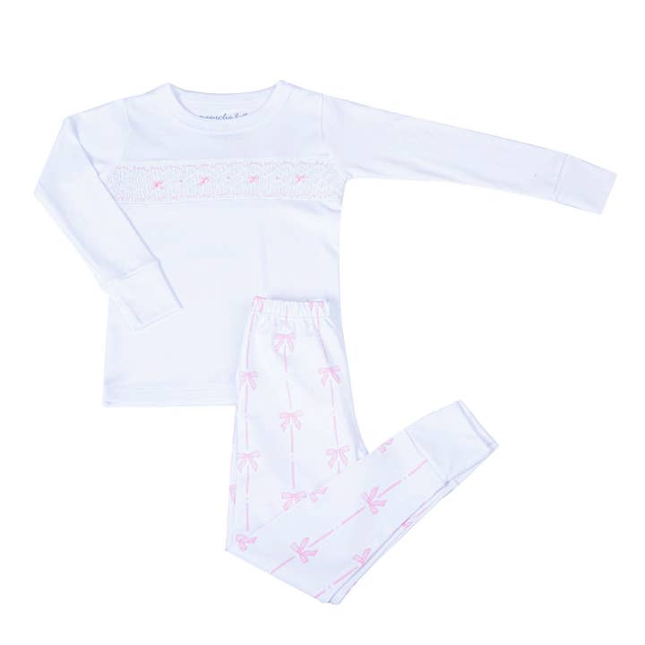 Amelias klassische, gesmokte lange Pyjamas für den Großhandel von Magnolia Baby